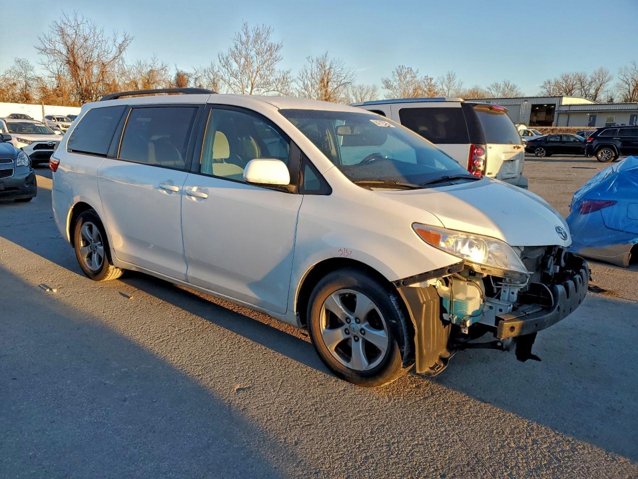 2015 TOYOTA SIENNA