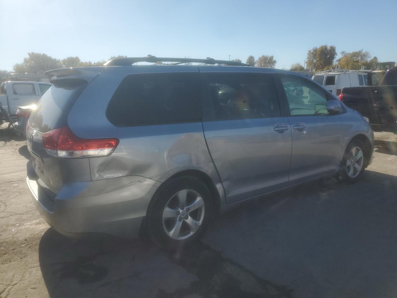 2012 TOYOTA SIENNA