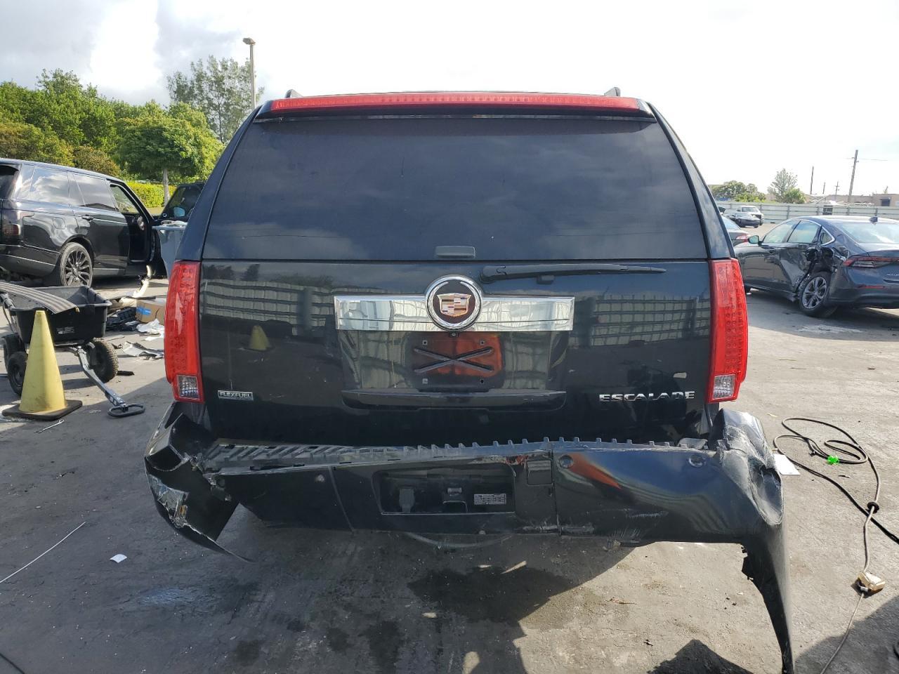 2011 CADILLAC Escalade ESV