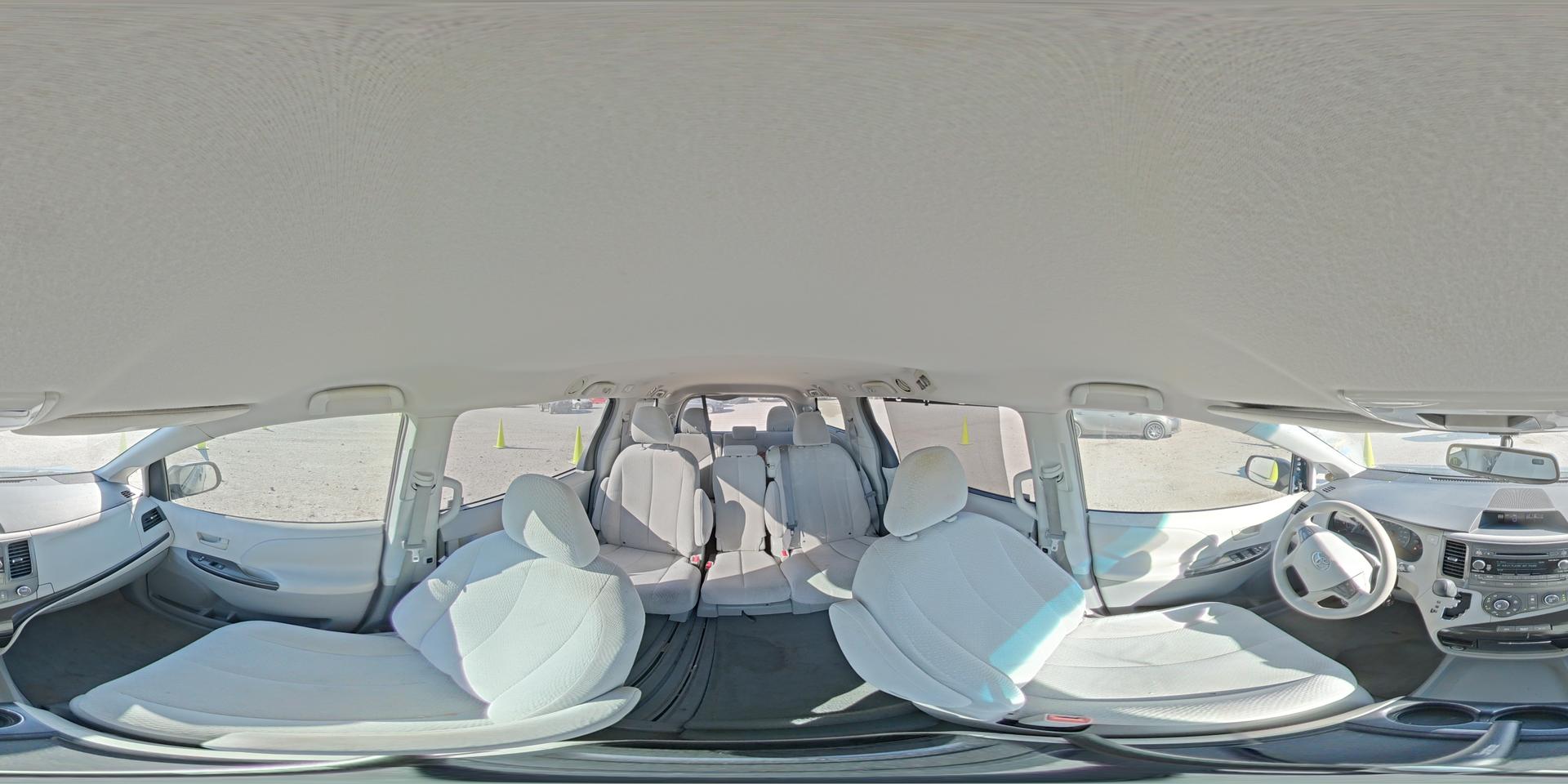 2011 TOYOTA SIENNA