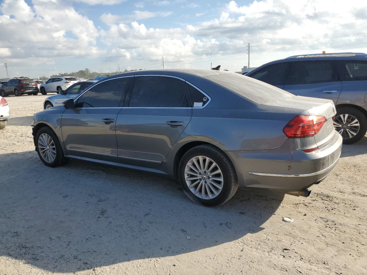 2016 VOLKSWAGEN Passat