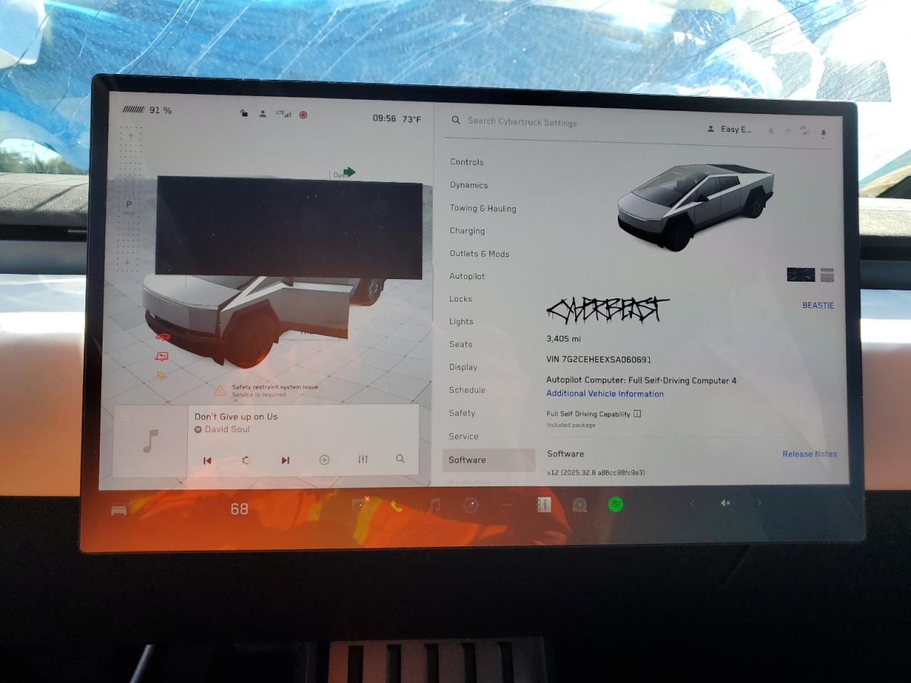 2025 TESLA Cybertruck