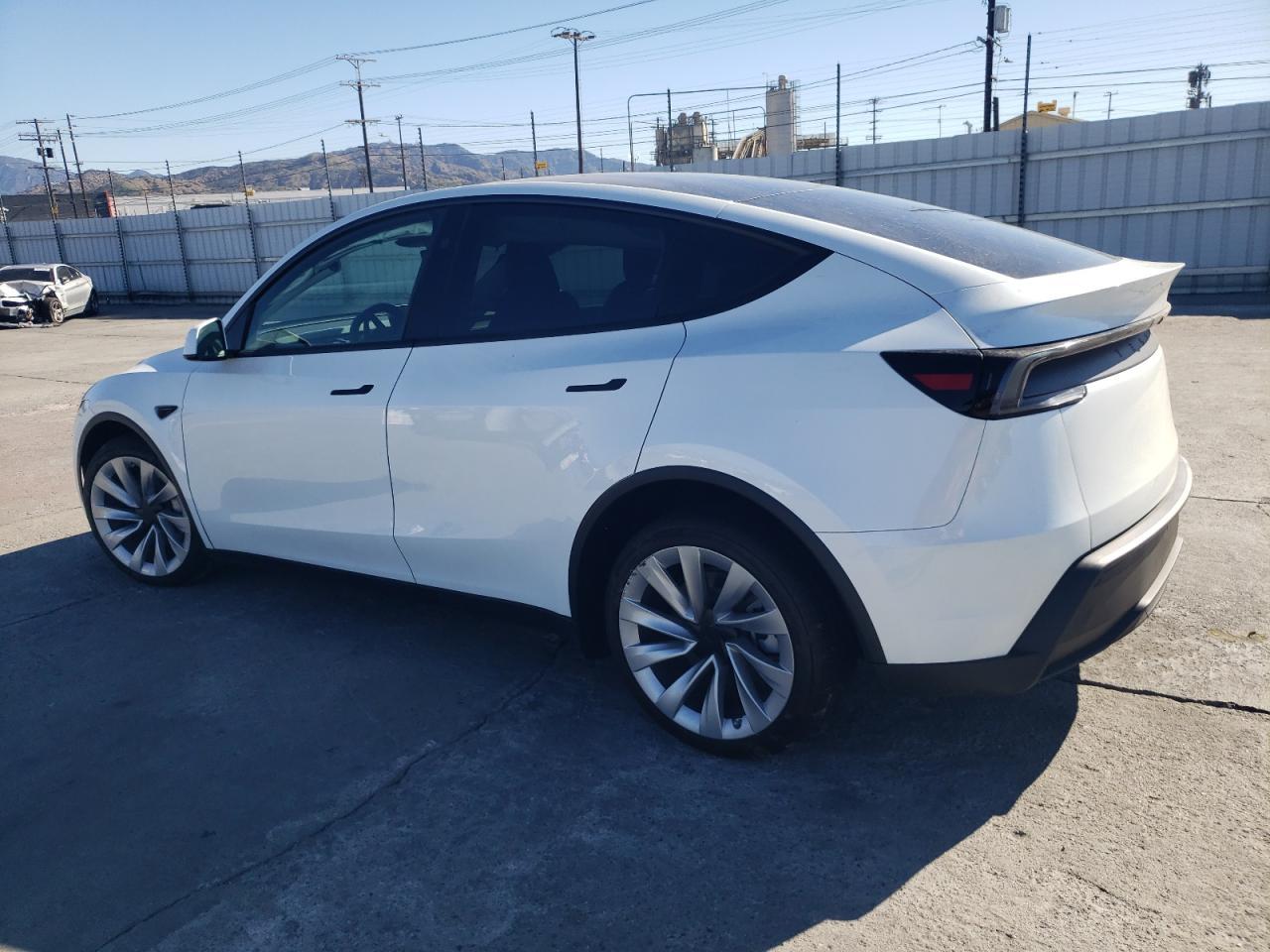 2026 TESLA MODEL Y