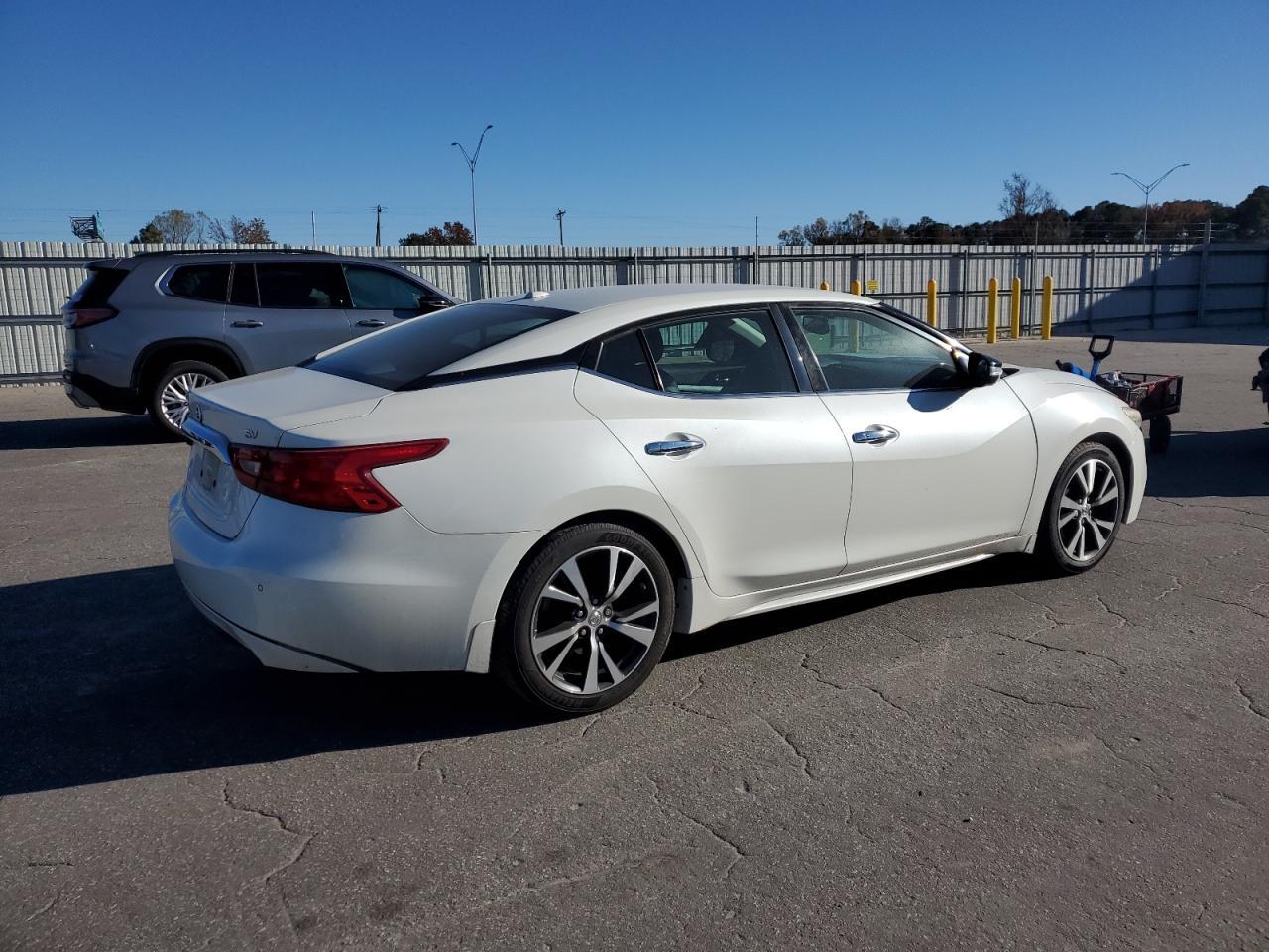2017 NISSAN Maxima