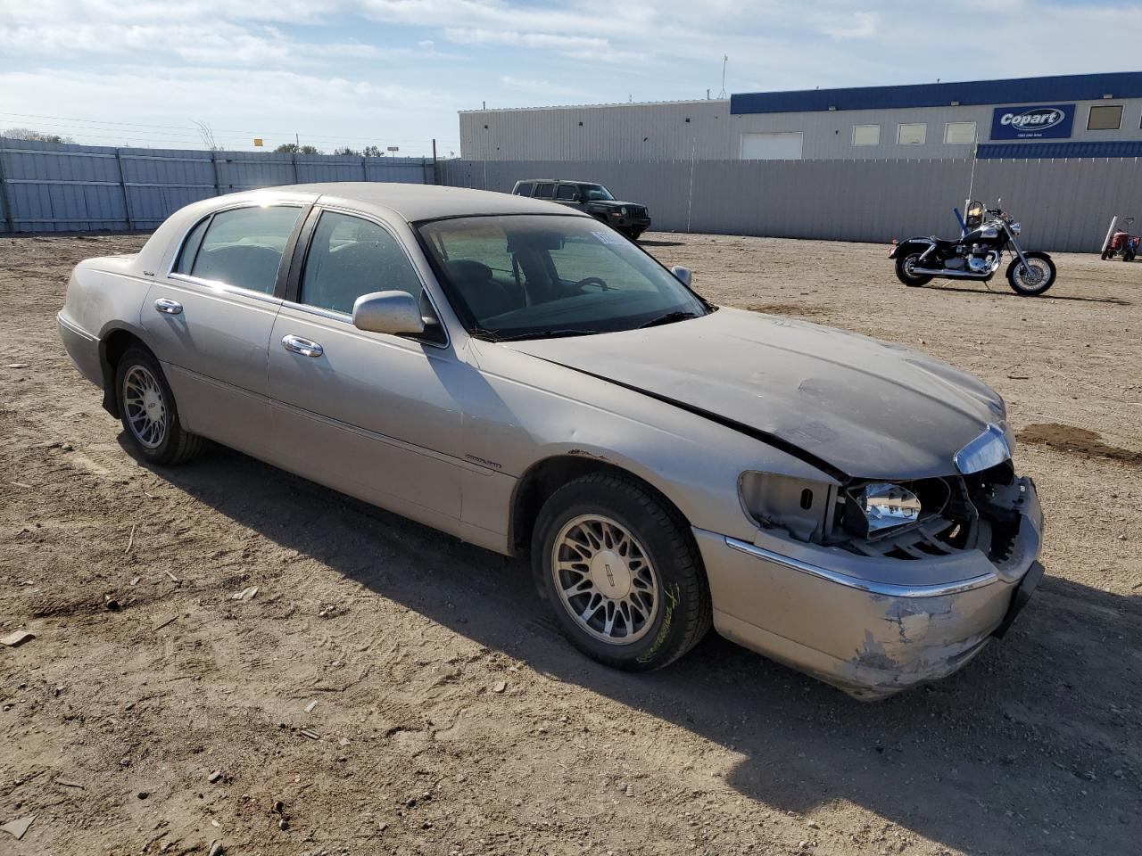 2001 LINCOLN Town Car