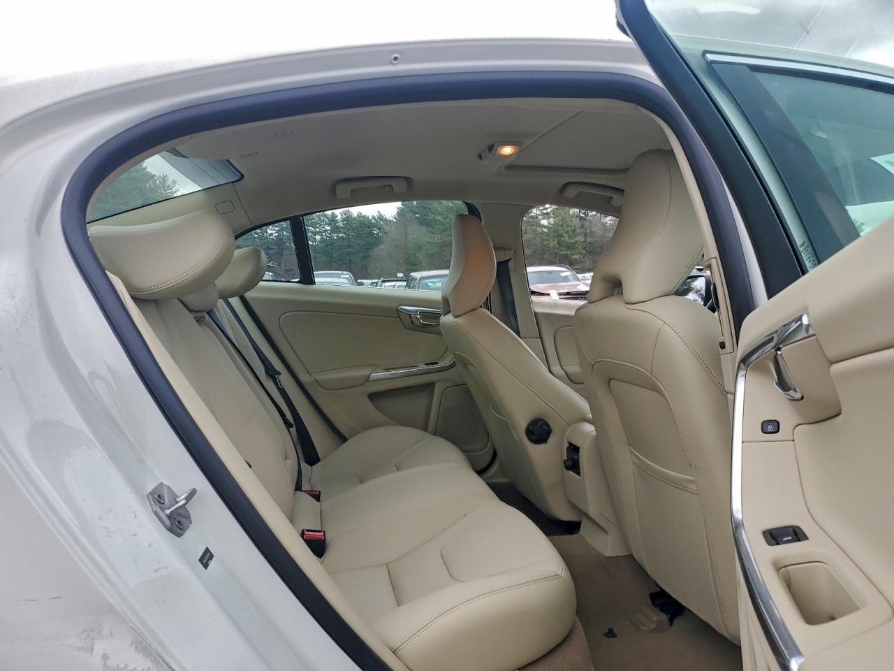 2015 VOLVO S60