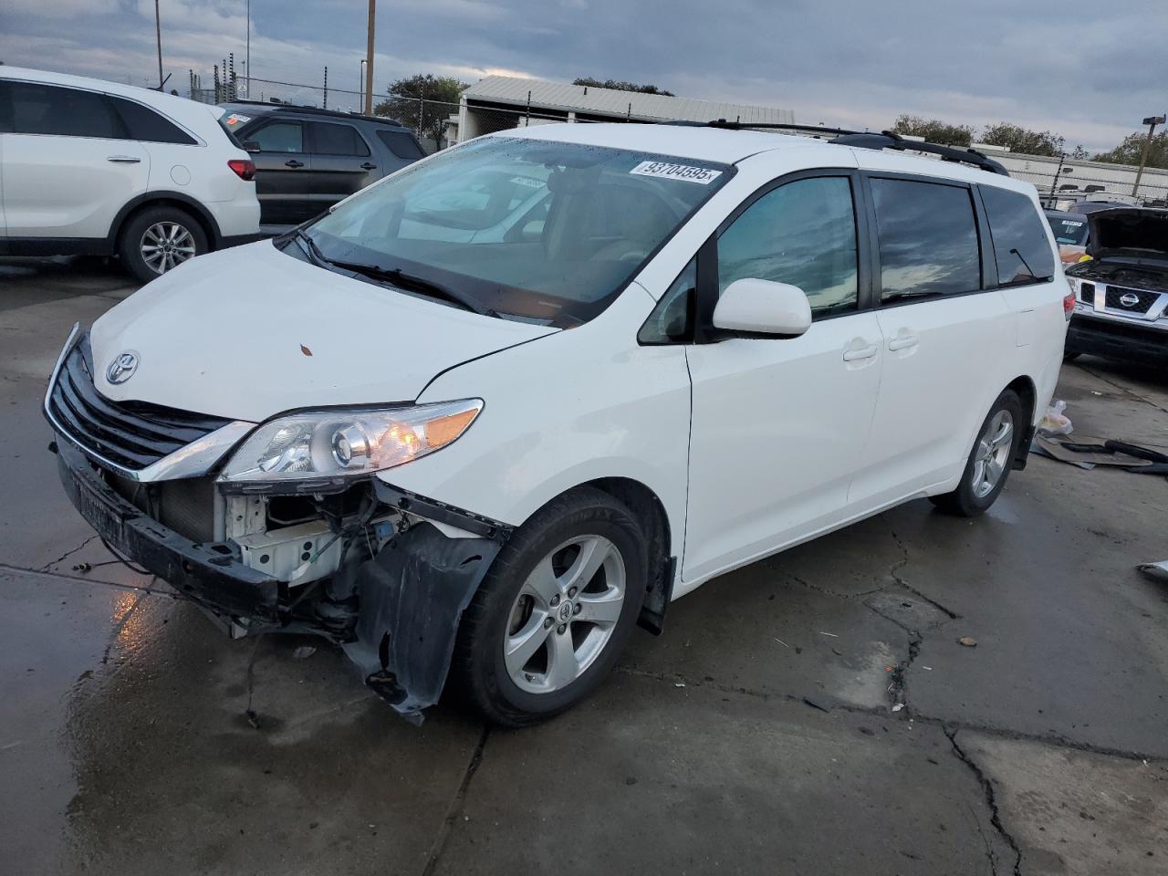 2012 TOYOTA SIENNA