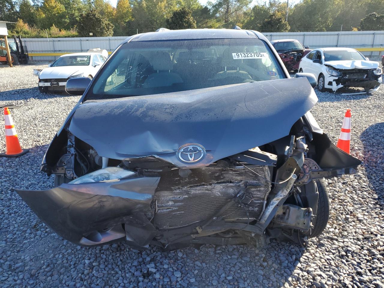 2015 TOYOTA SIENNA
