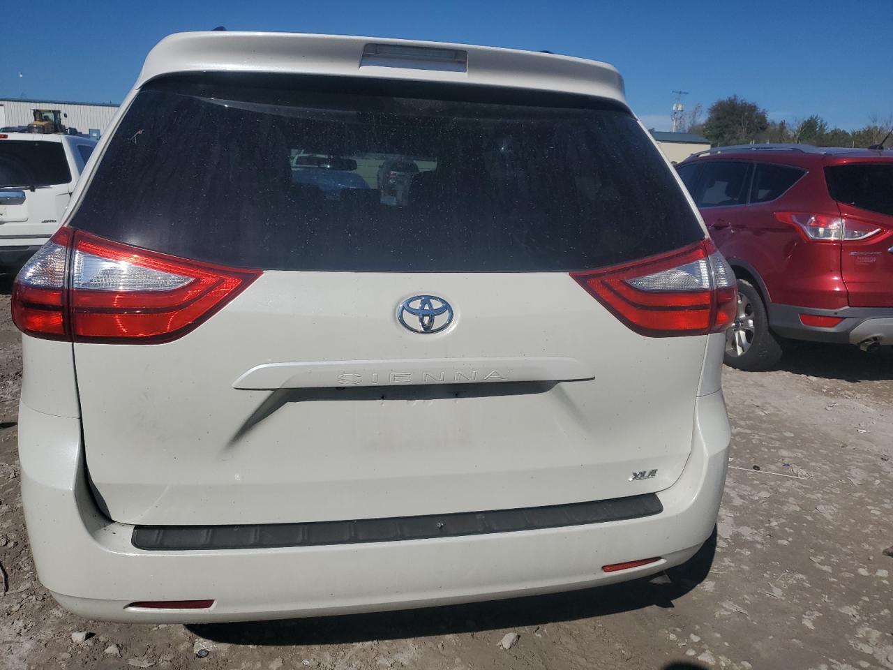 2016 TOYOTA SIENNA