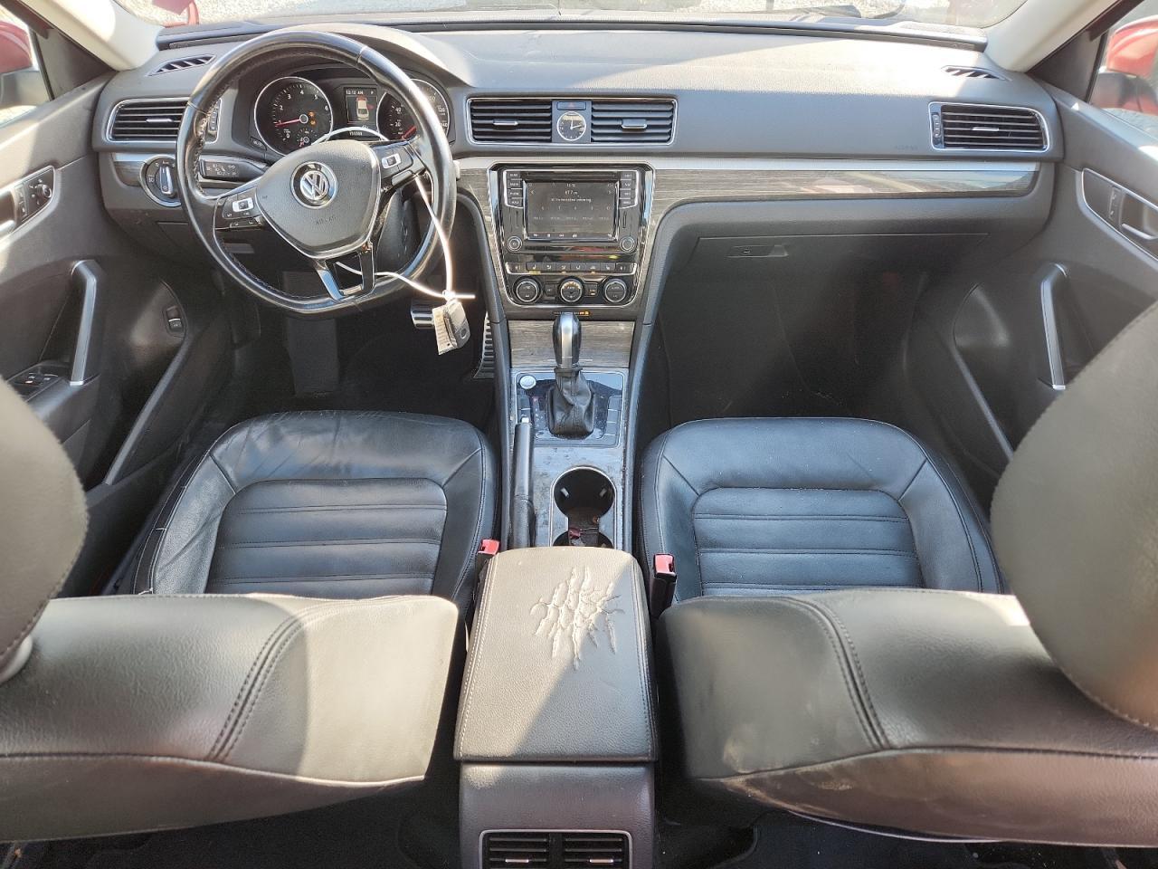 2017 VOLKSWAGEN Passat
