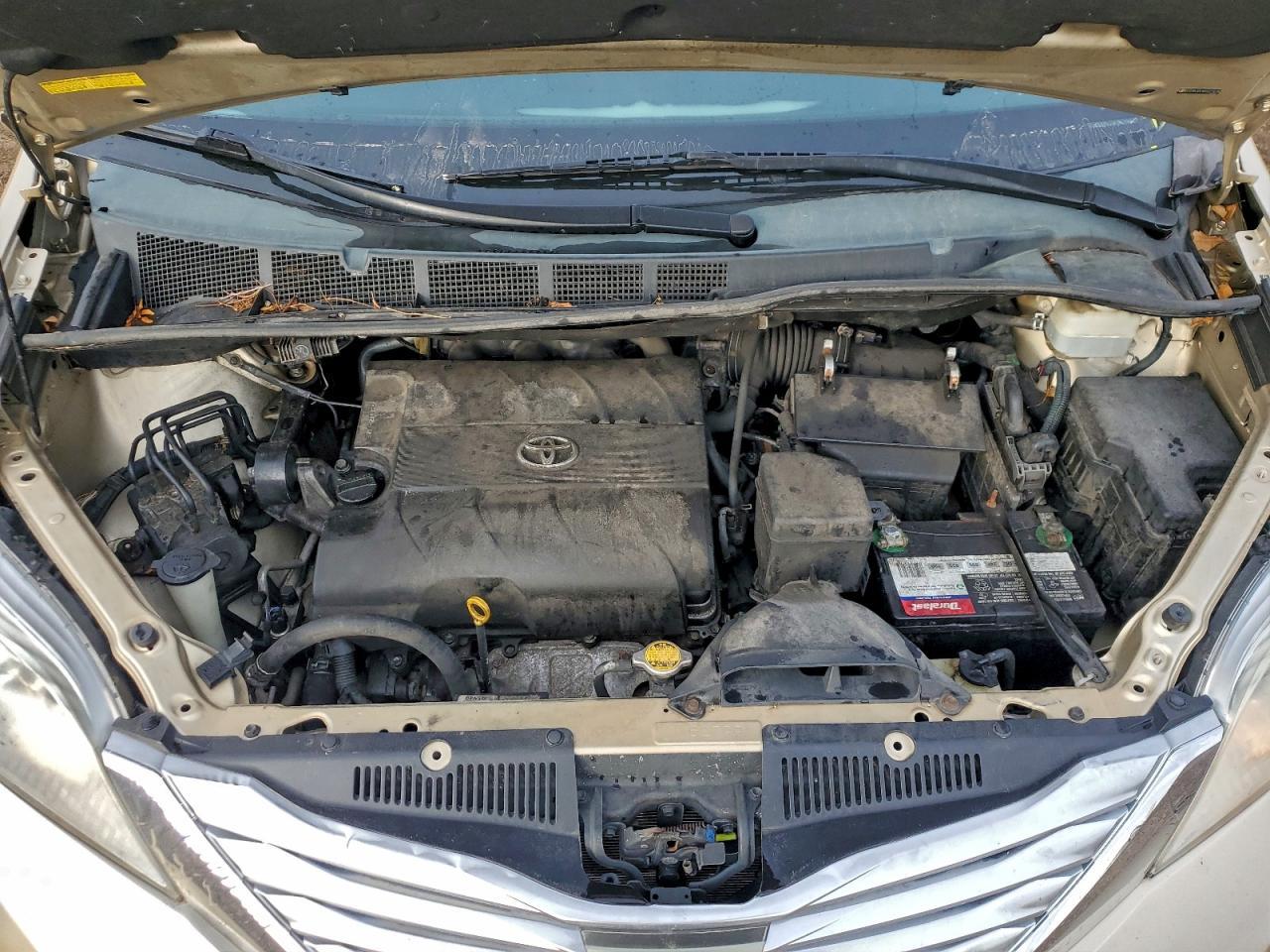 2011 TOYOTA SIENNA