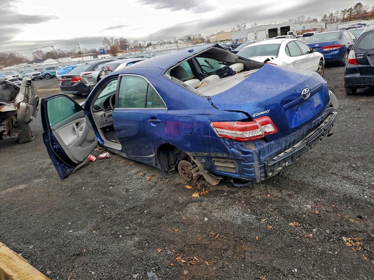 2011 TOYOTA CAMRY