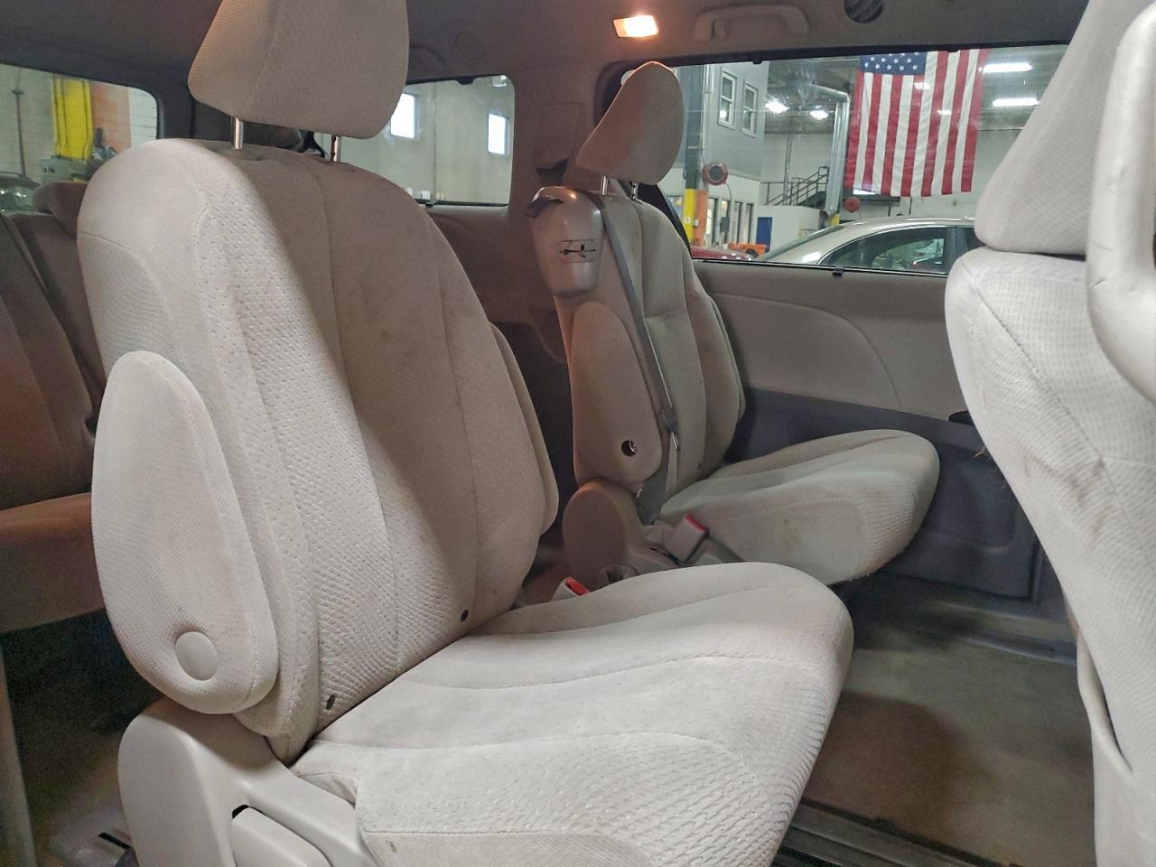2011 TOYOTA SIENNA