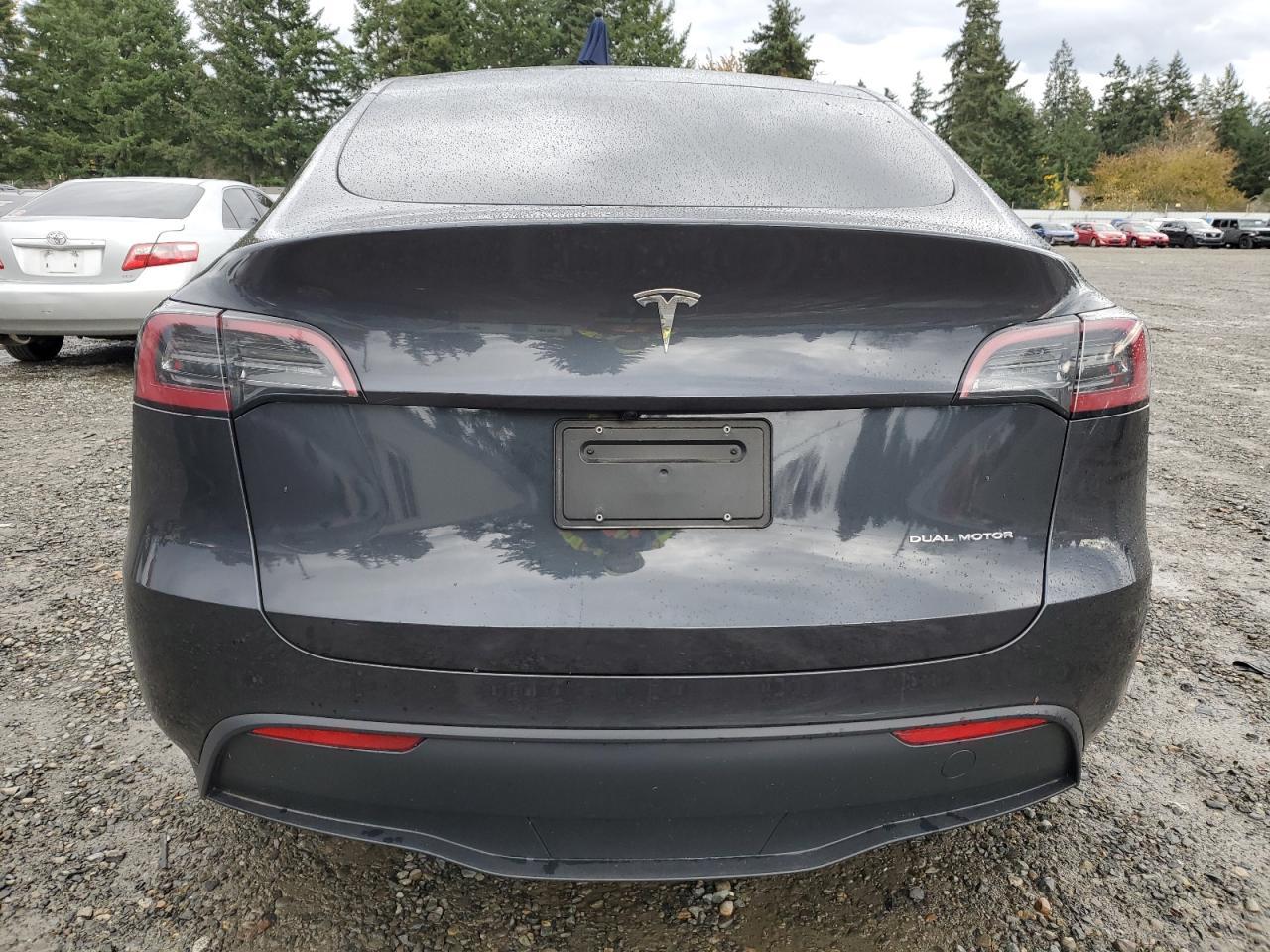 2025 TESLA MODEL Y