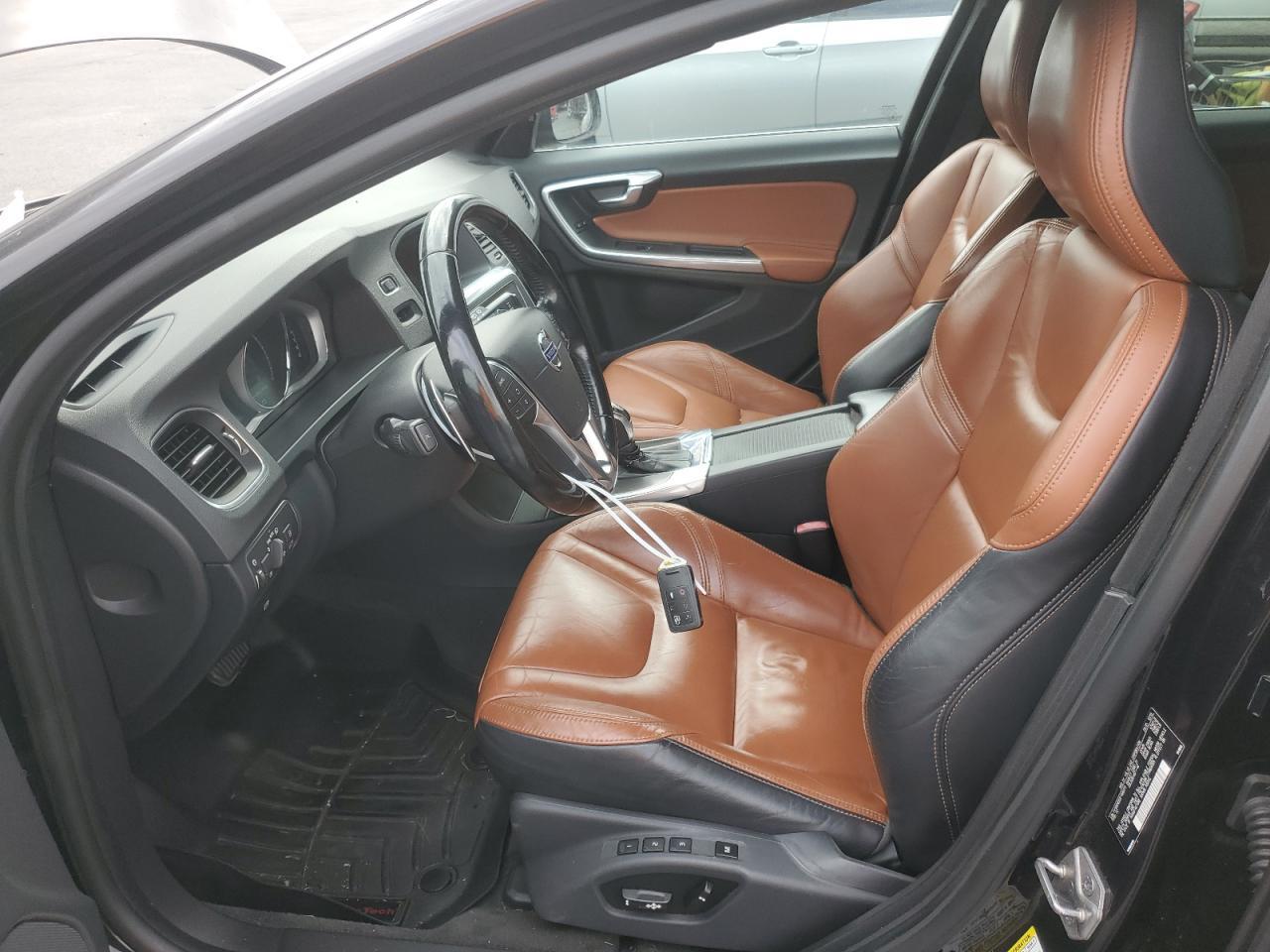 2015 VOLVO V60