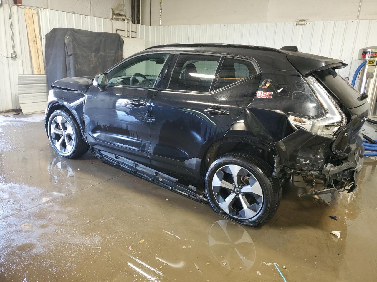 2024 VOLVO XC40