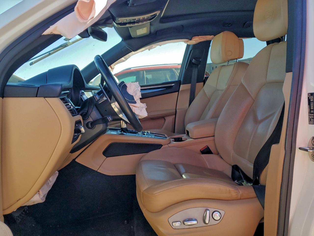 2019 PORSCHE Macan