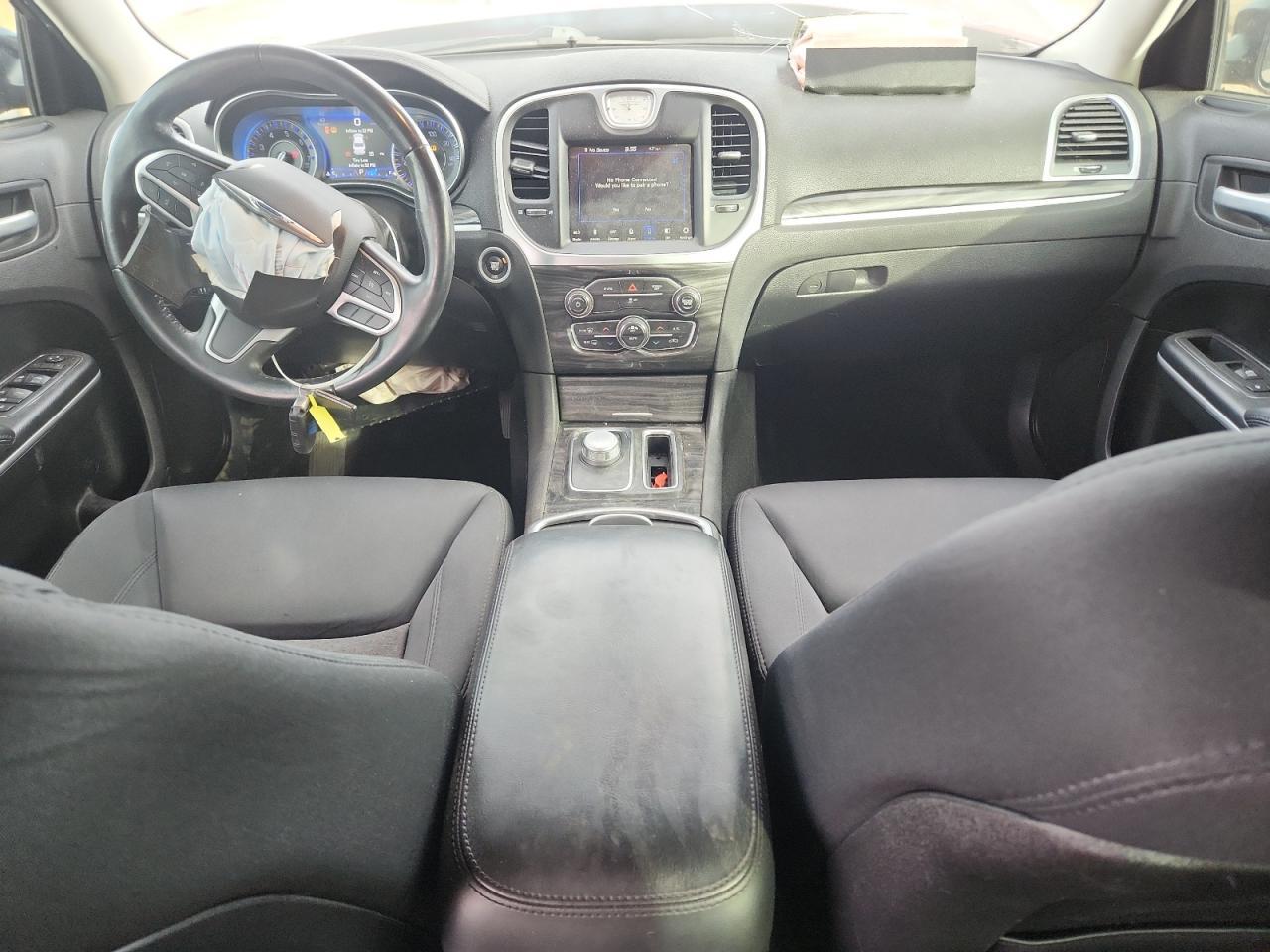2019 CHRYSLER 300