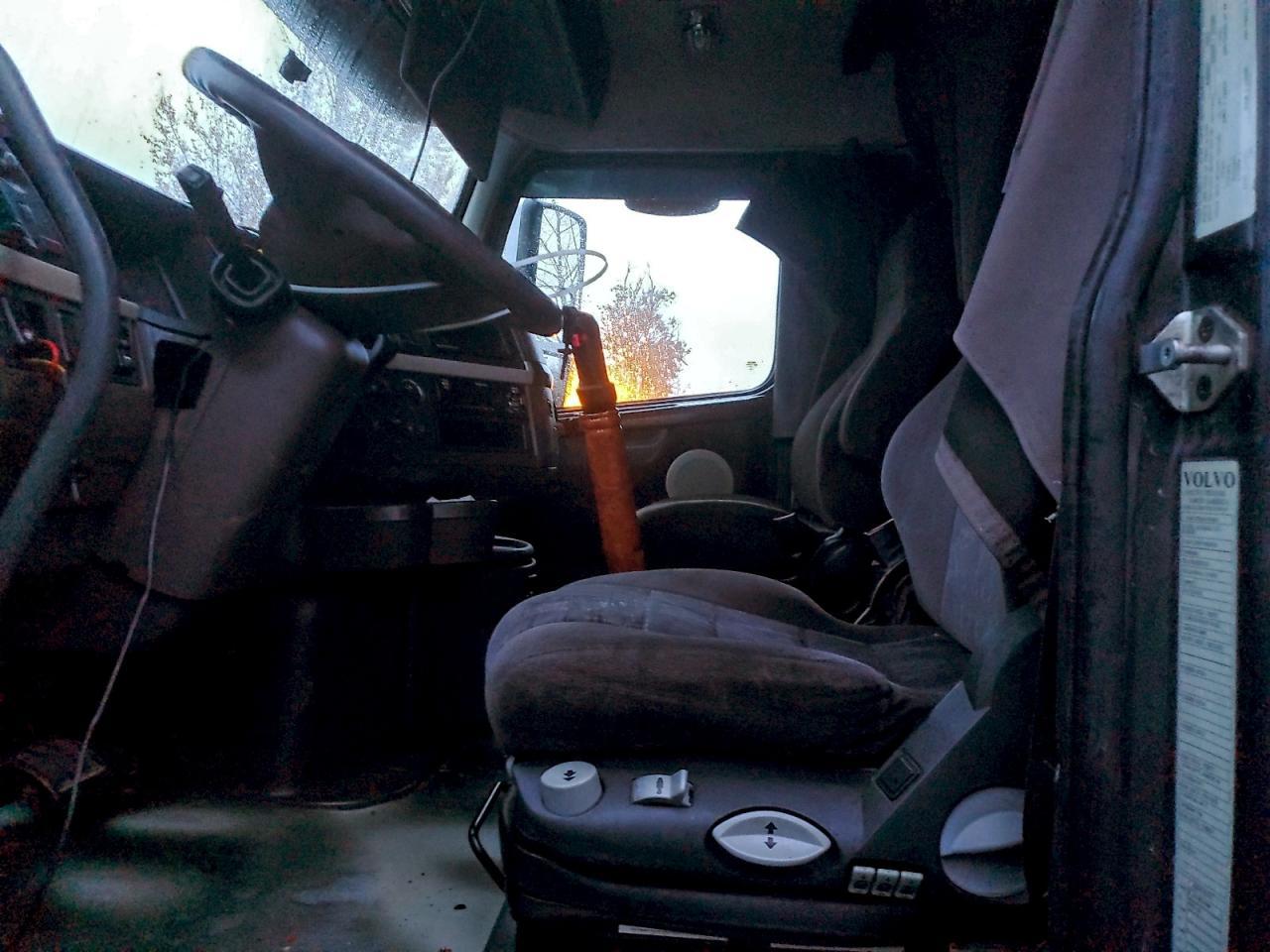 2016 VOLVO VNL