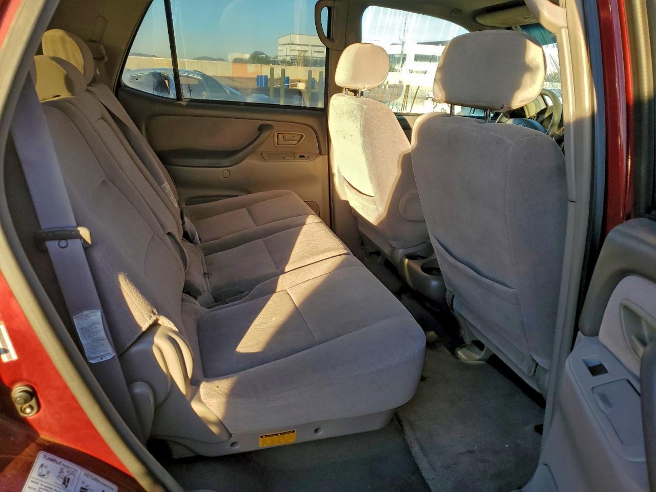 2004 TOYOTA Sequoia