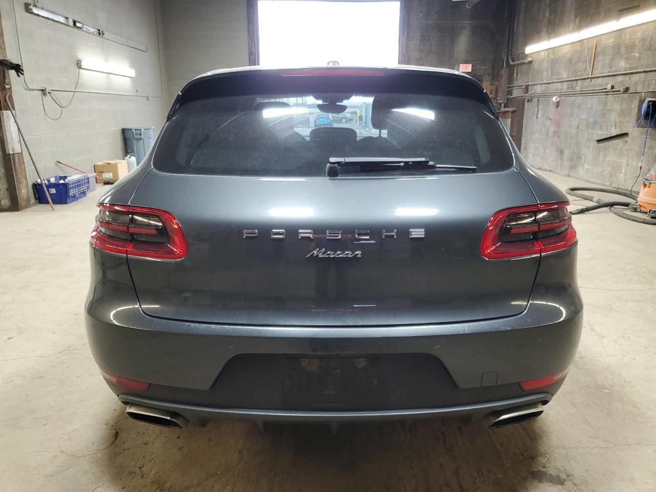 2017 PORSCHE Macan
