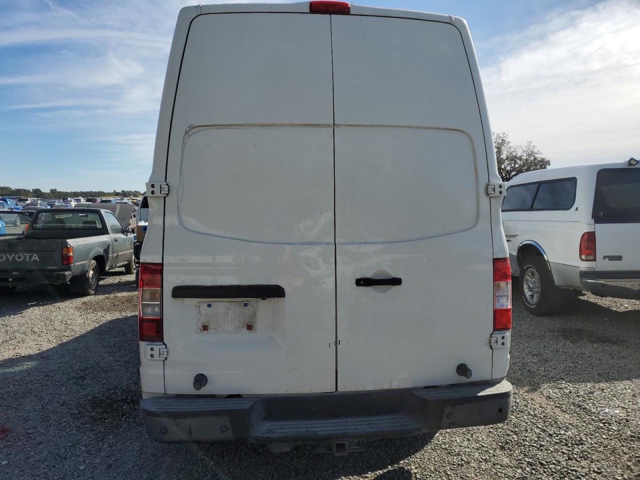 2016 NISSAN NV 2500