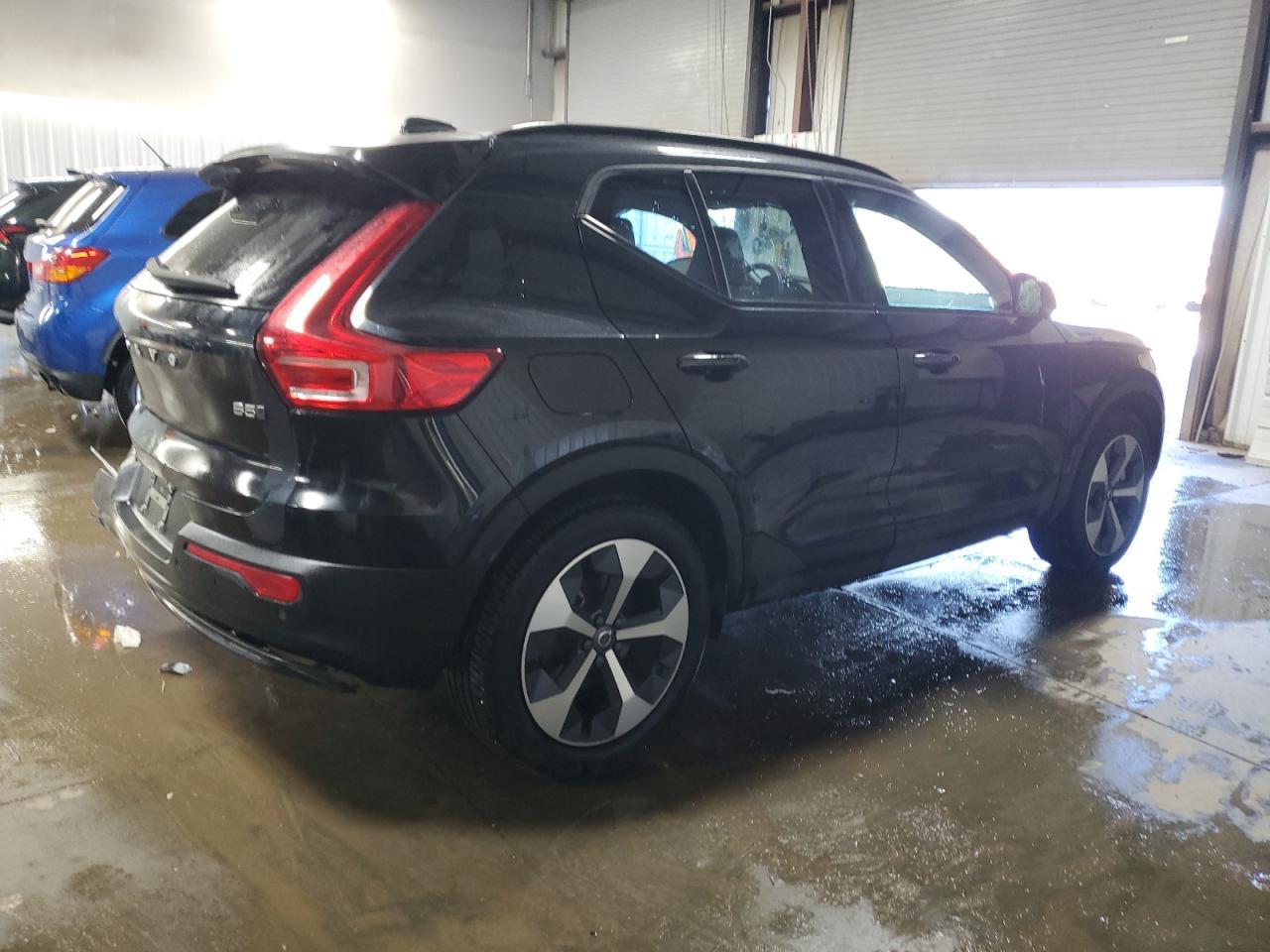 2024 VOLVO XC40