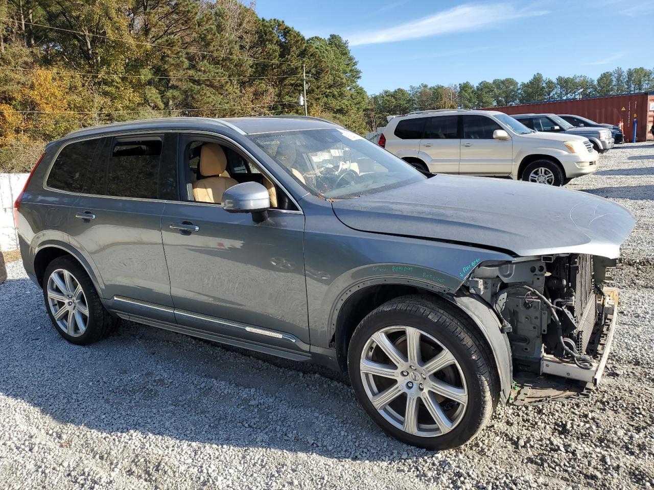 2017 VOLVO XC90