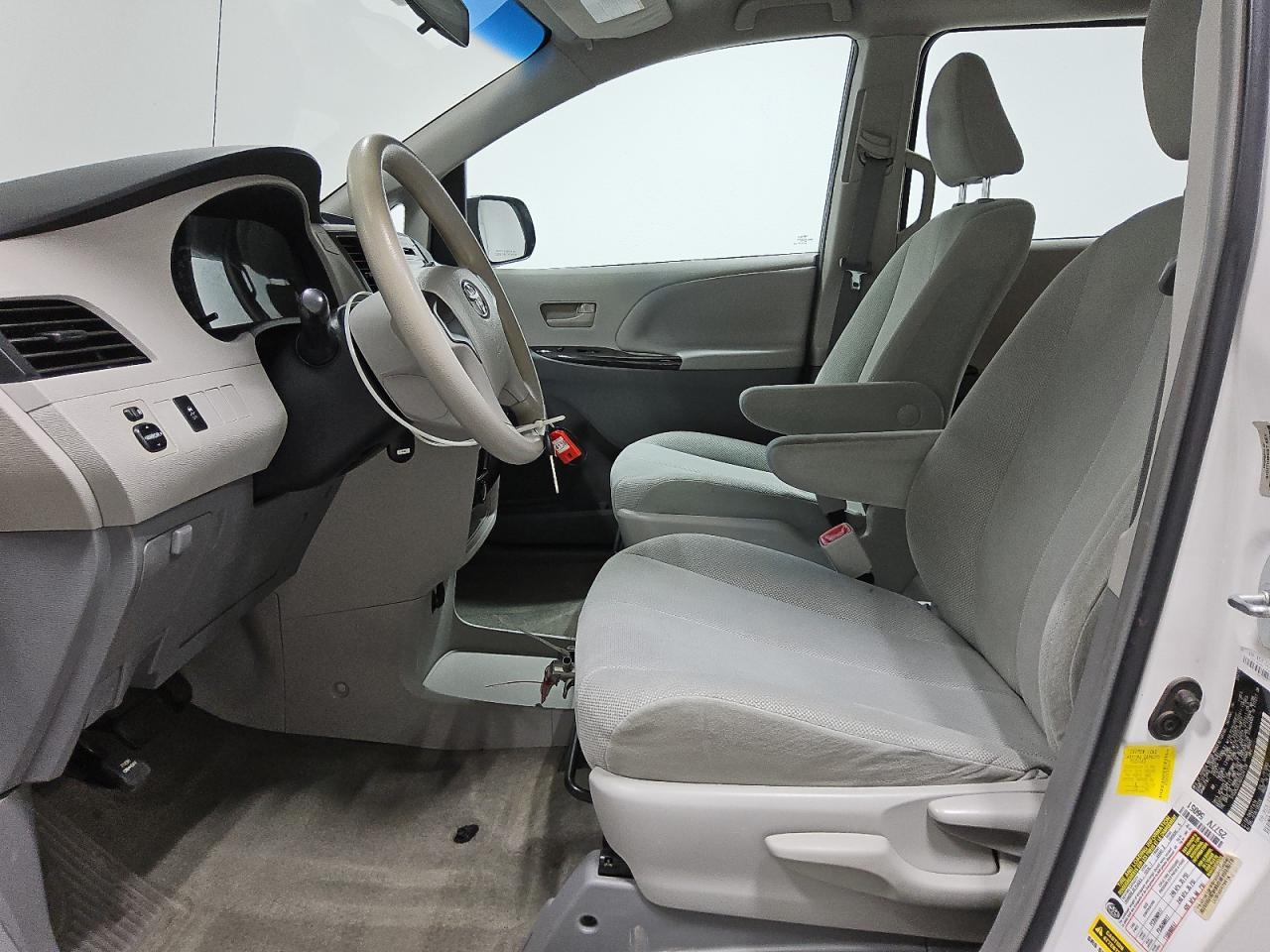 2013 TOYOTA SIENNA