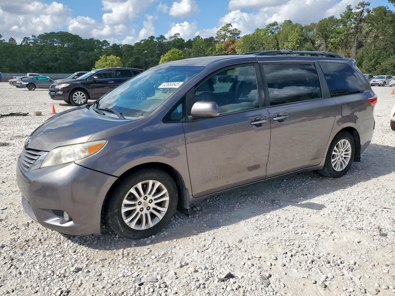 2015 TOYOTA SIENNA