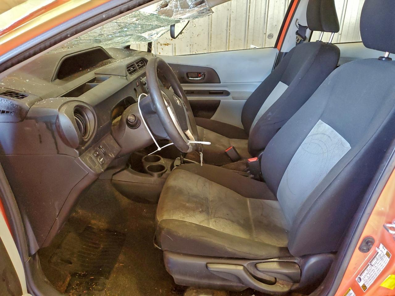 2013 TOYOTA Prius c