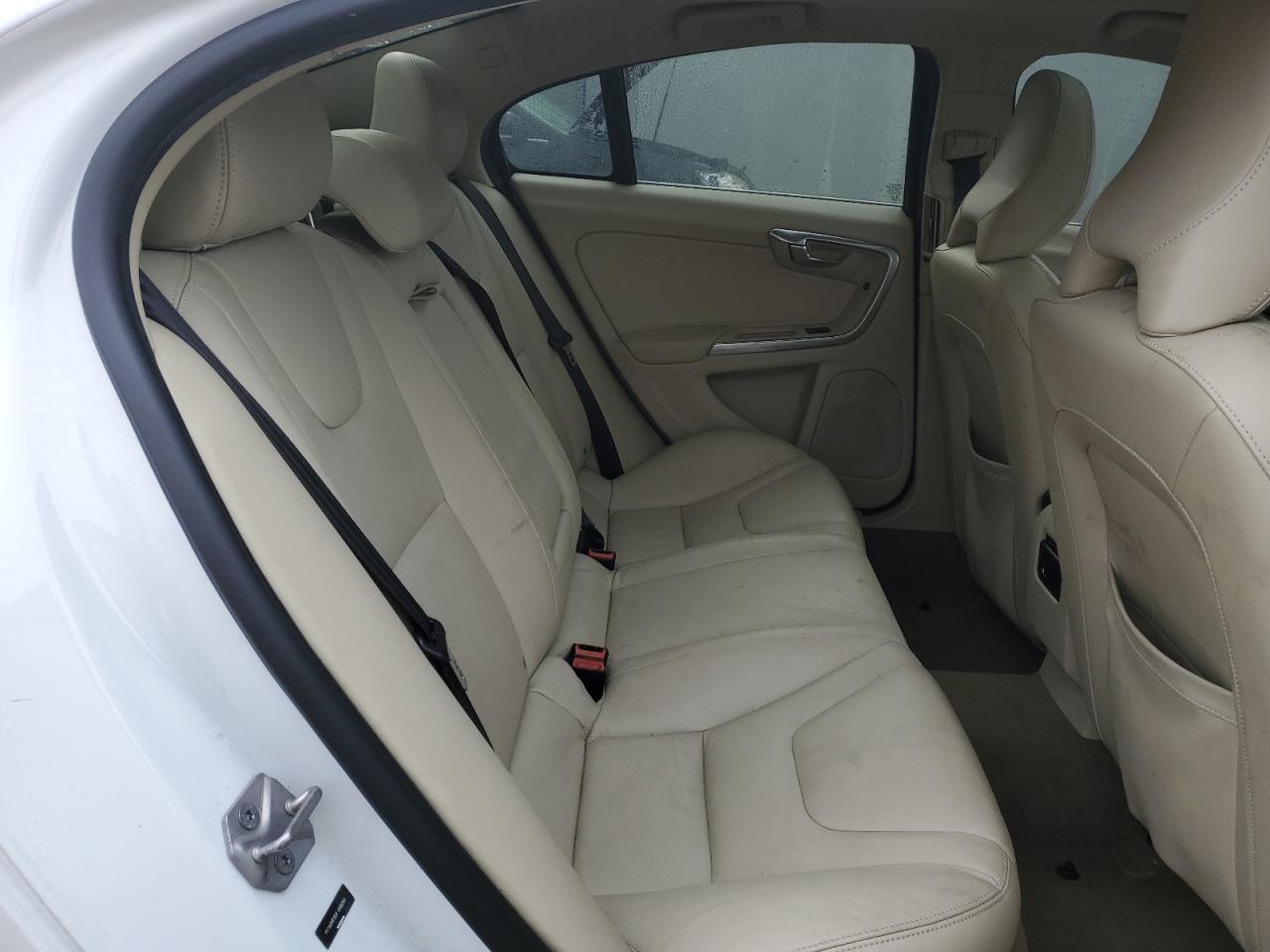 2015 VOLVO S60