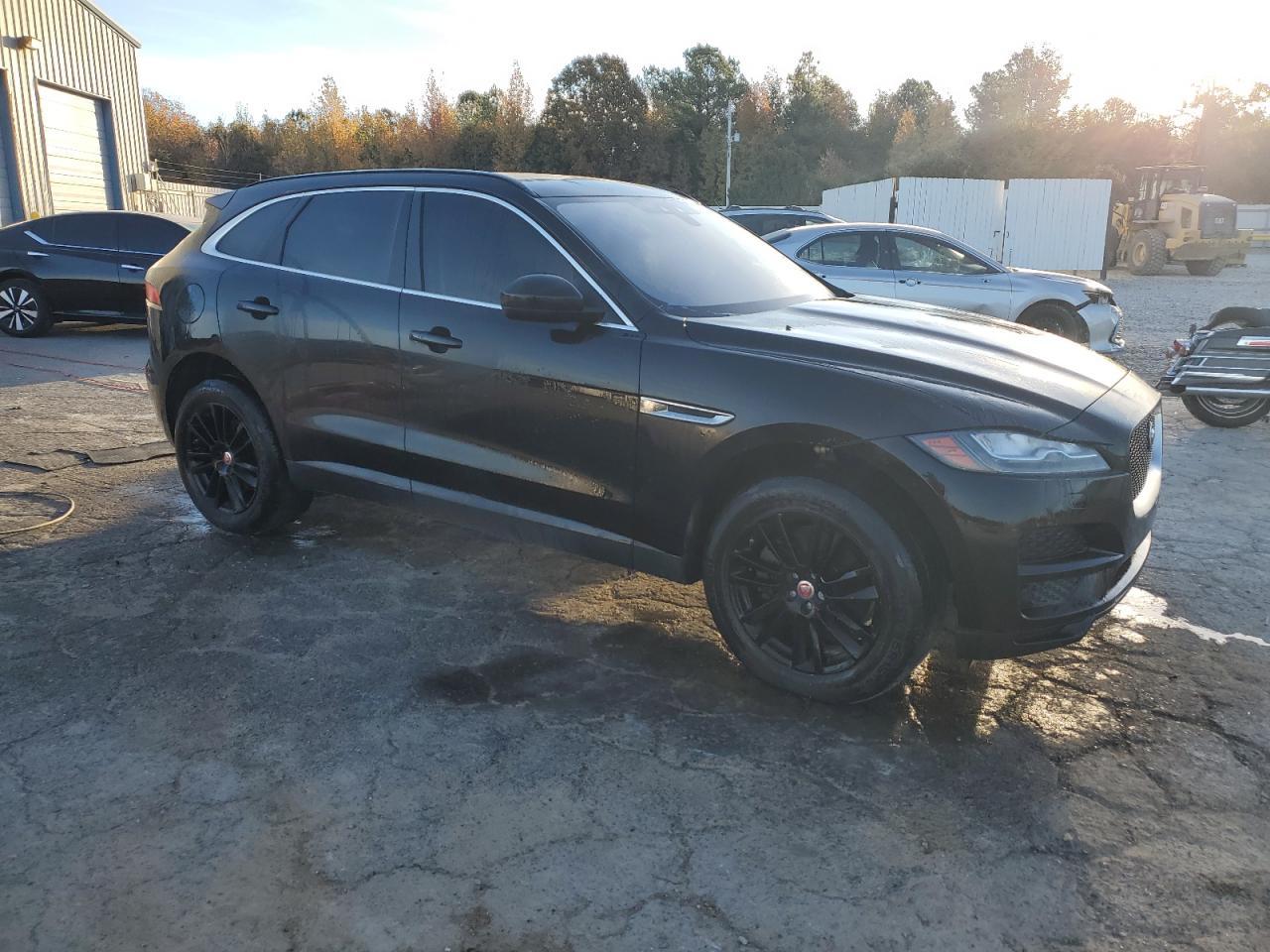 2017 JAGUAR F-Pace