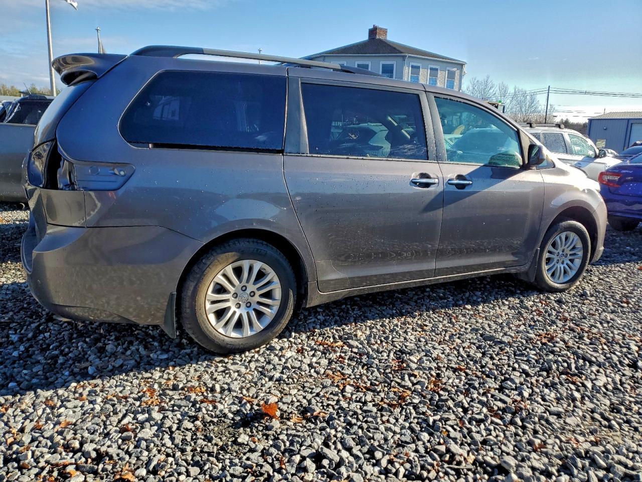 2017 TOYOTA SIENNA