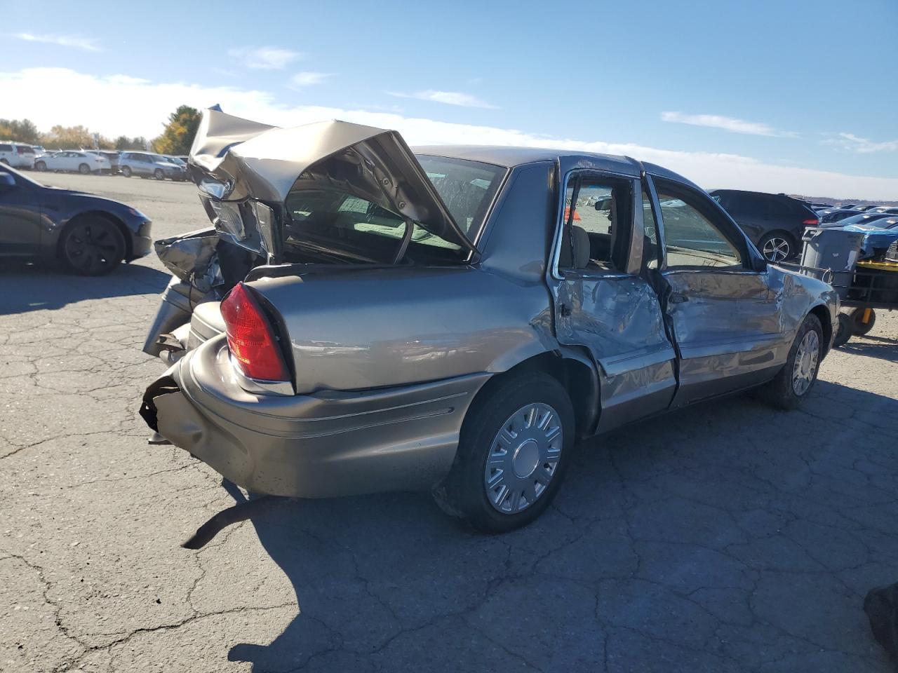 2004 FORD Crown Victoria