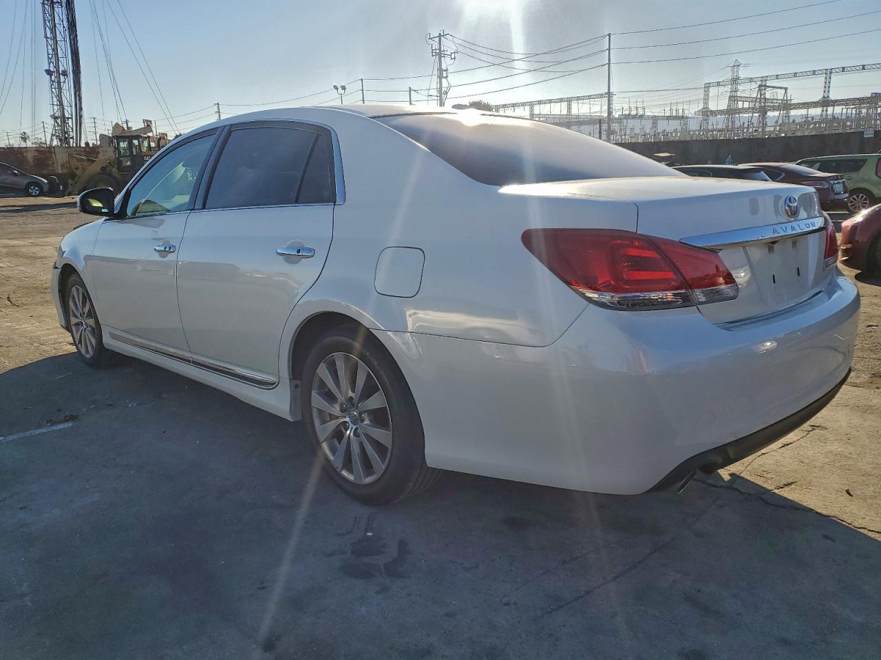 2011 TOYOTA Avalon