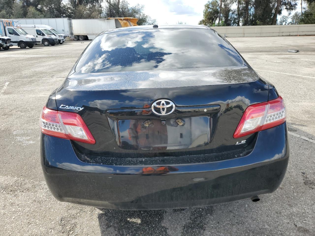 2011 TOYOTA CAMRY
