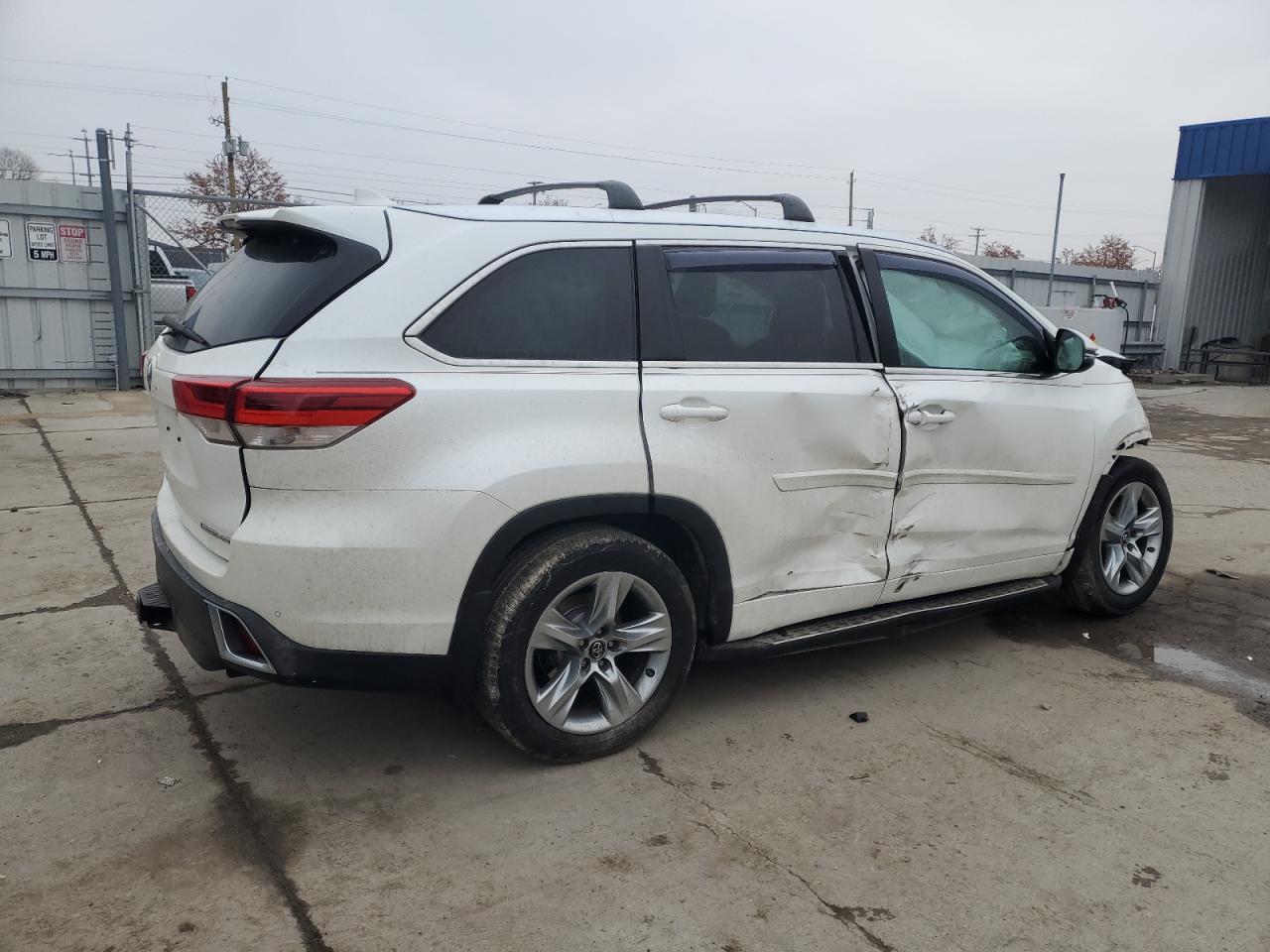 2017 TOYOTA HIGHLANDER