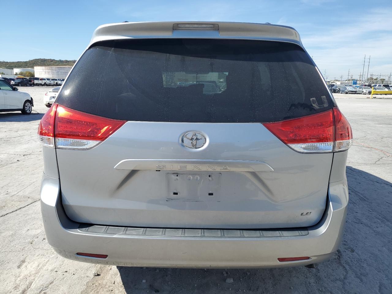 2012 TOYOTA SIENNA