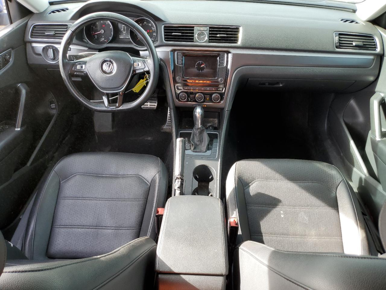 2017 VOLKSWAGEN Passat