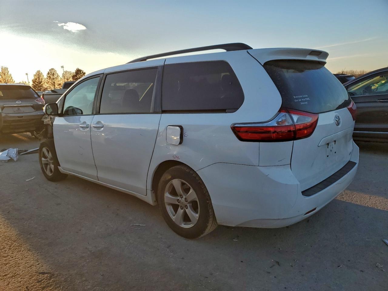 2015 TOYOTA SIENNA