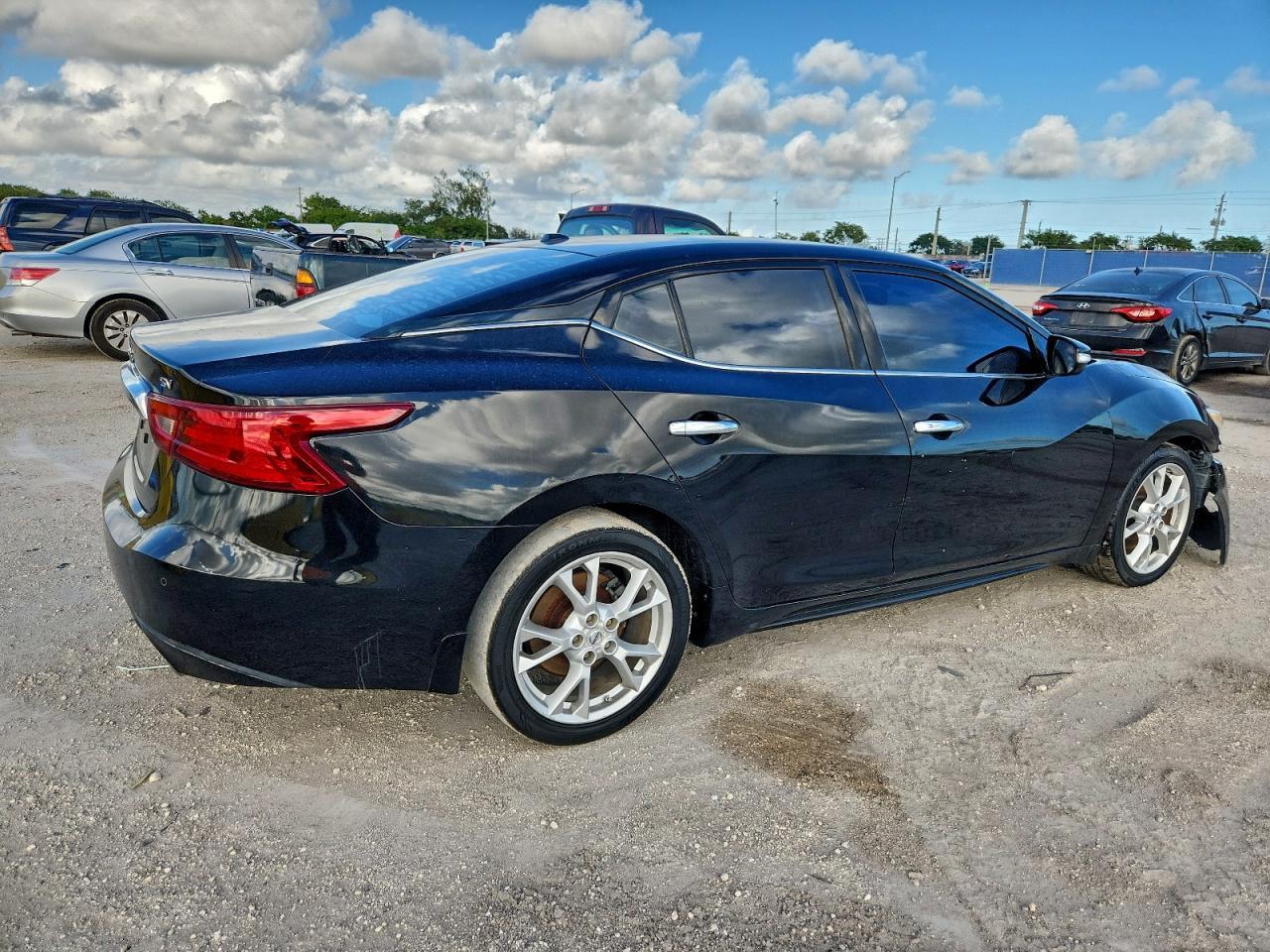 2016 NISSAN Maxima