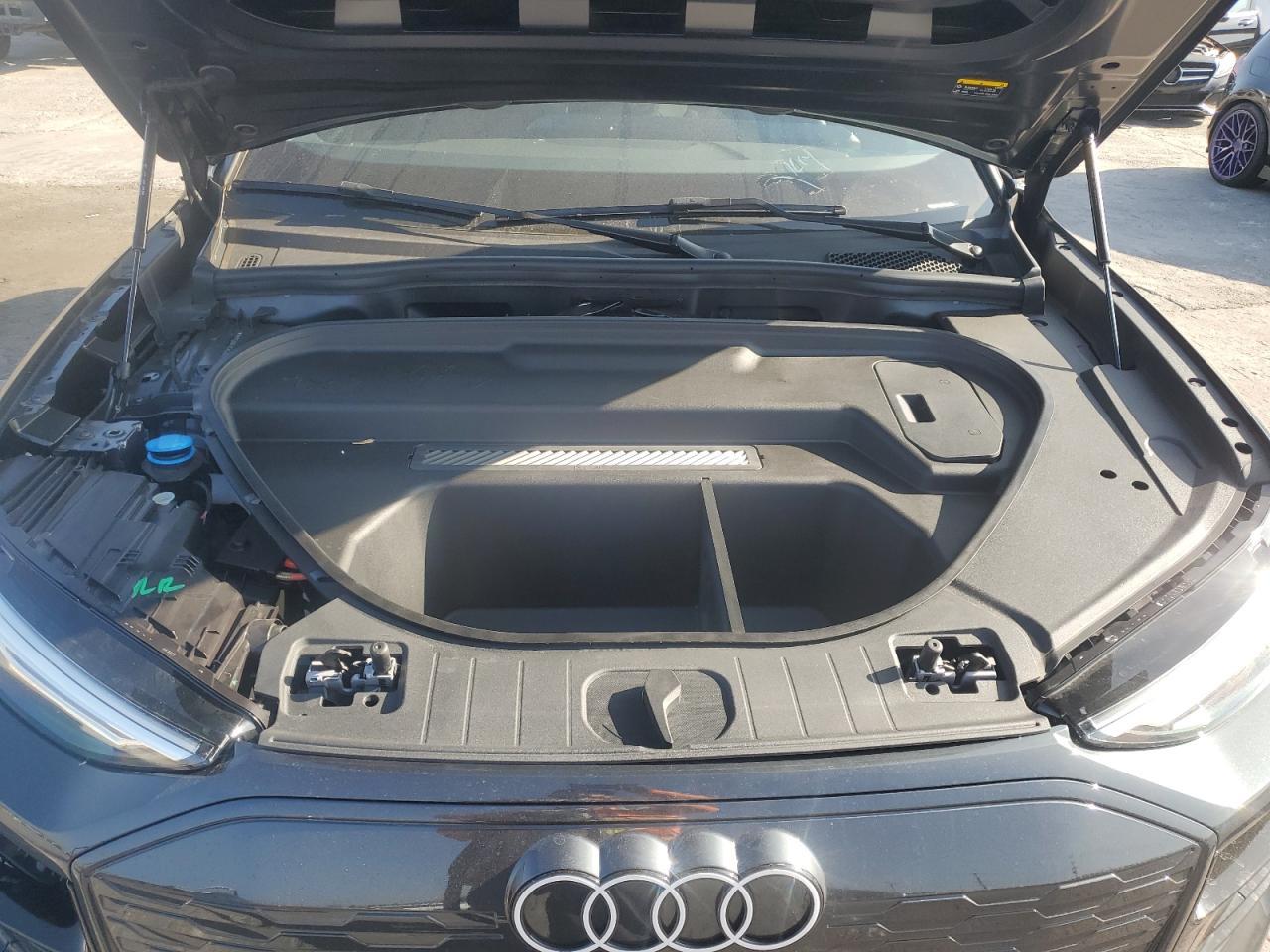 2025 AUDI Q6 e-tron