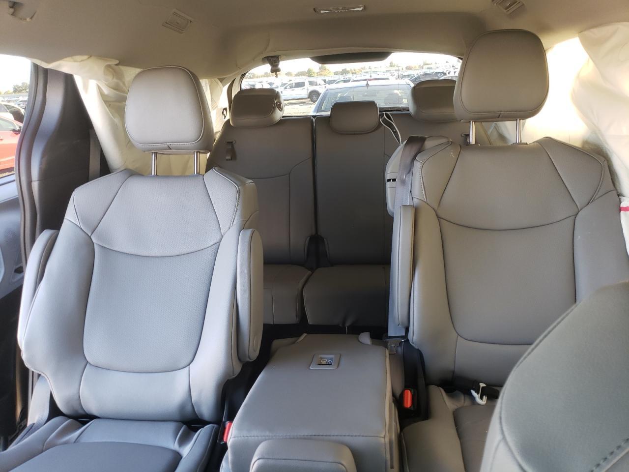 2025 TOYOTA SIENNA