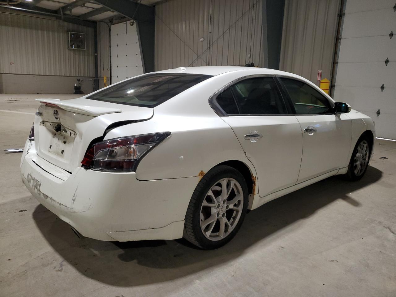 2014 NISSAN Maxima