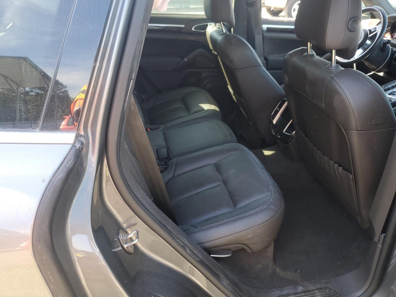 2016 PORSCHE CAYENNE