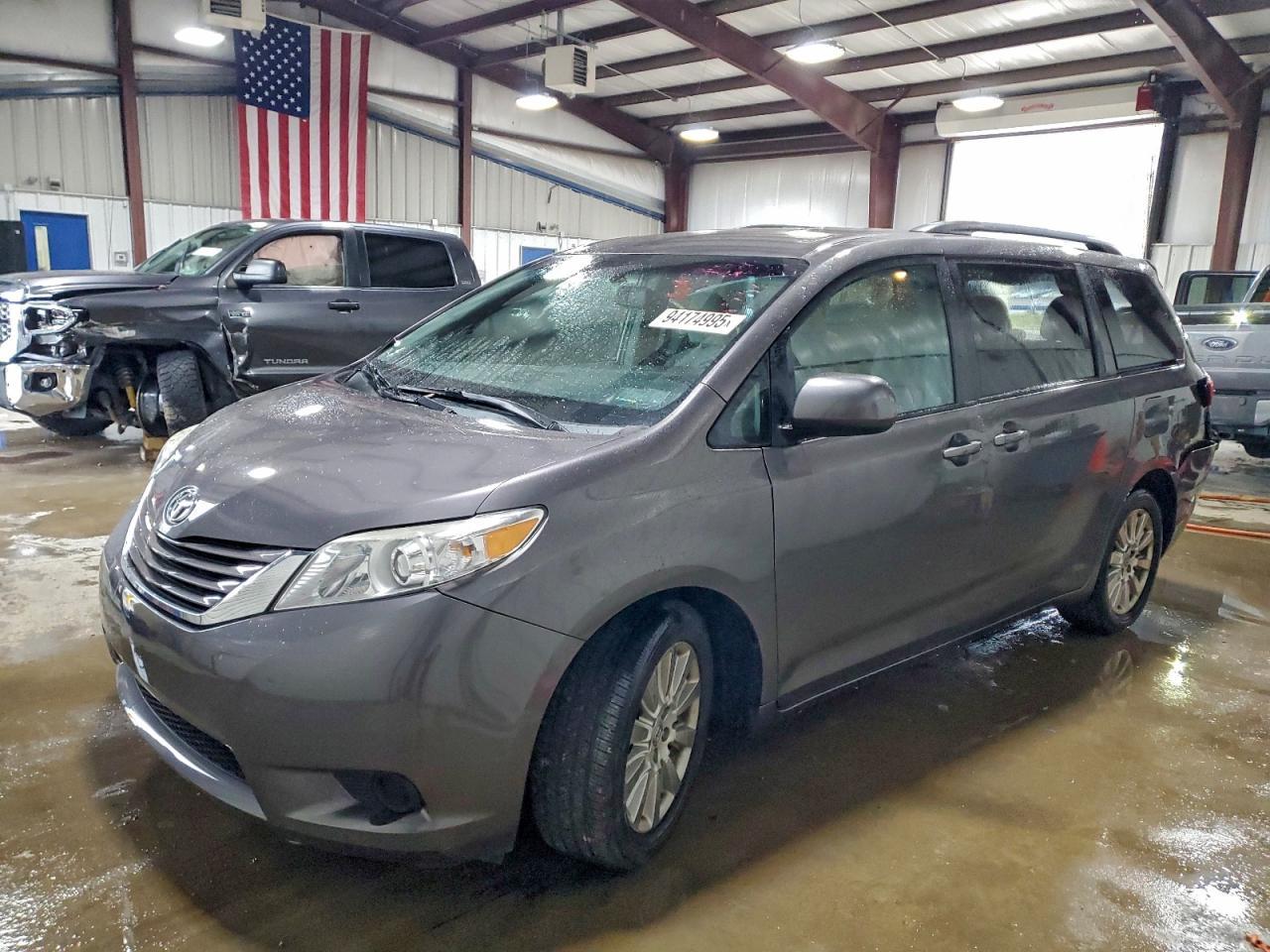 2015 TOYOTA SIENNA