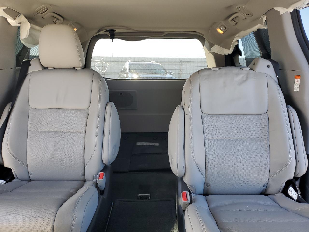 2017 TOYOTA SIENNA