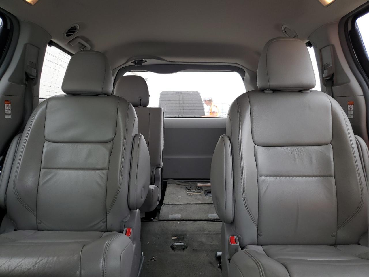 2015 TOYOTA SIENNA