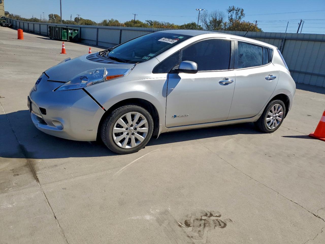 2015 NISSAN LEAF